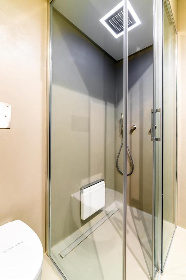 Queen Suite Spa Bath City View