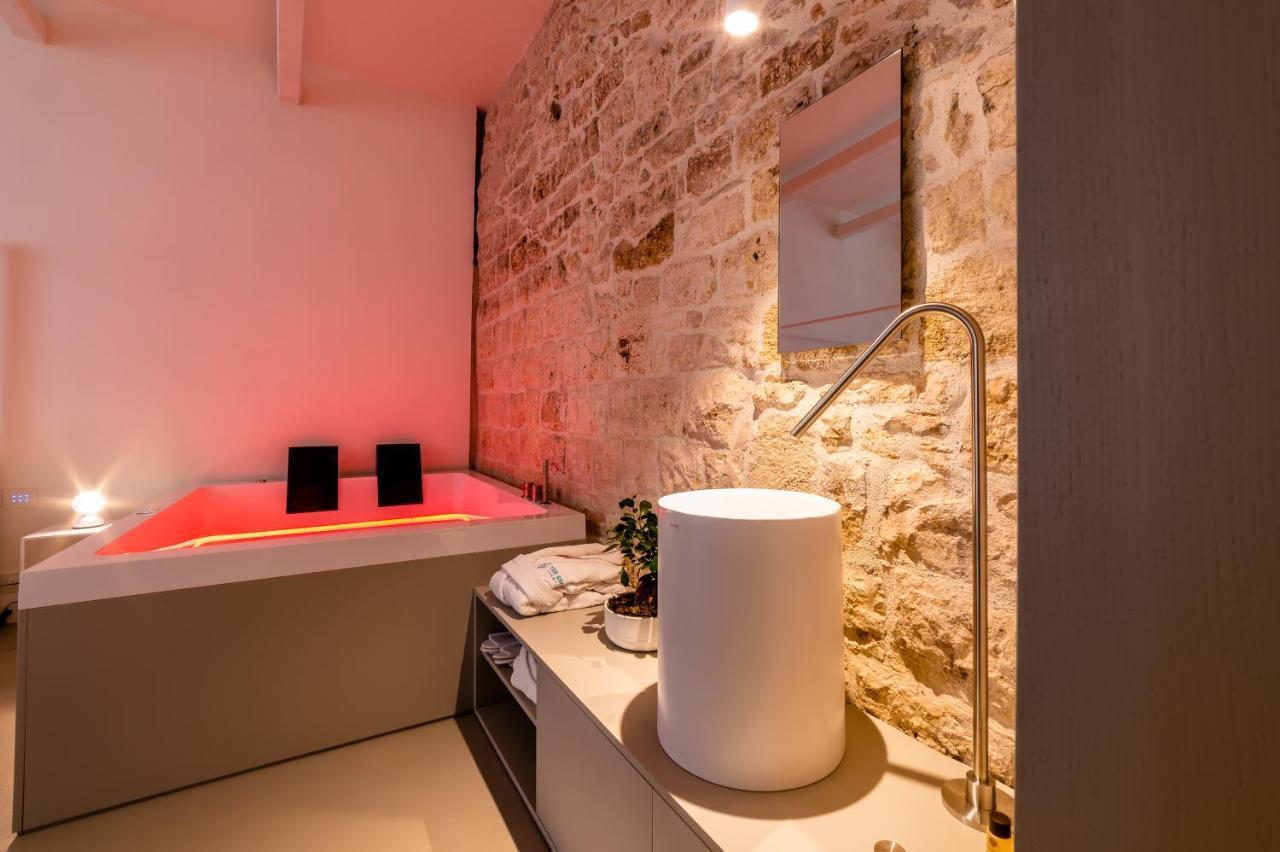 Queen Suite Spa Bath City View